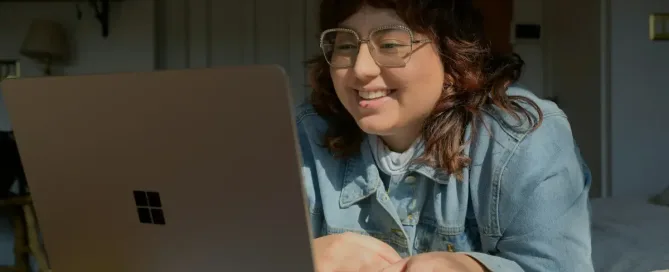 tech interview questions: a-woman-in-glasses-is-looking-at-a-laptop