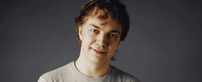 long-term contributors: a junior developer is posing for a picture
