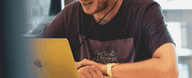 time-to-fill : tech recruiter in in black crew neck t-shirt using silver macbook
